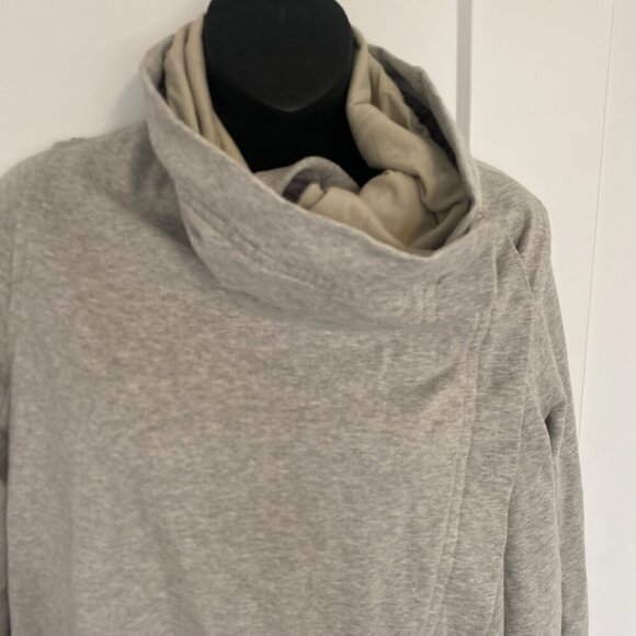 Lululemon Savasana Heather Grey Turtleneck Wrap Snap Closure Jacket Size 6 - Picture 7 of 10